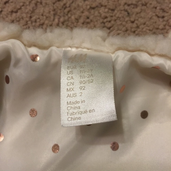 H&M fuzzy vest - 1.5-2 year old GIRL - Picture 2 of 4